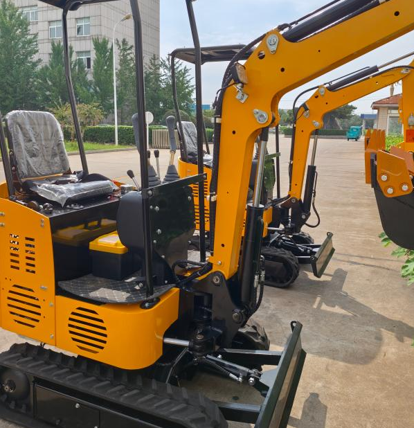 高效啟程！凱迪沃小型挖掘機批量裝車發貨，馳援全國基建工程！